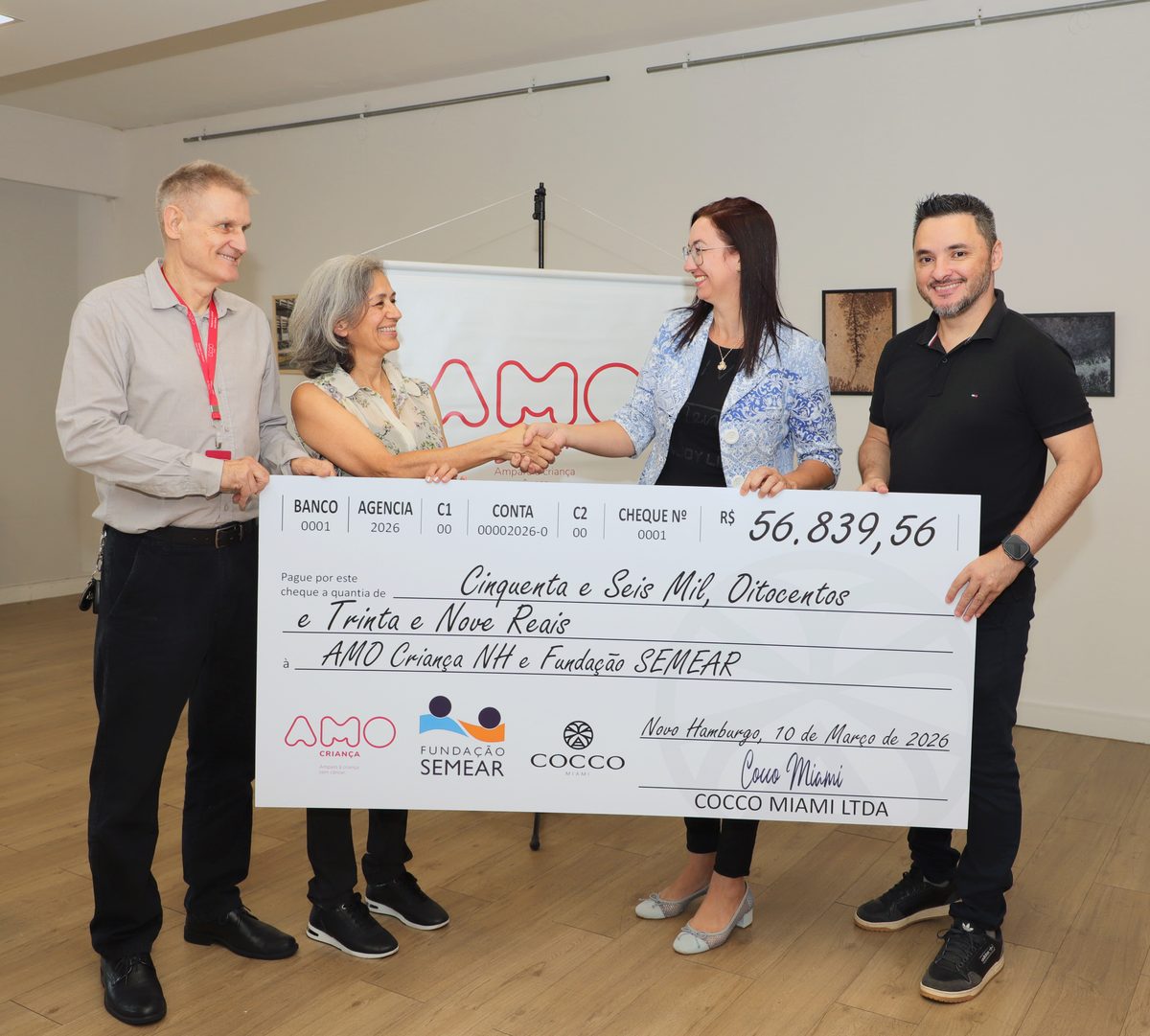 Entrega do cheque para a AMO Criança NH